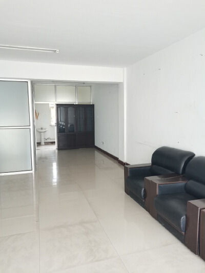 青草河东150平办公室免物业费月租1200元