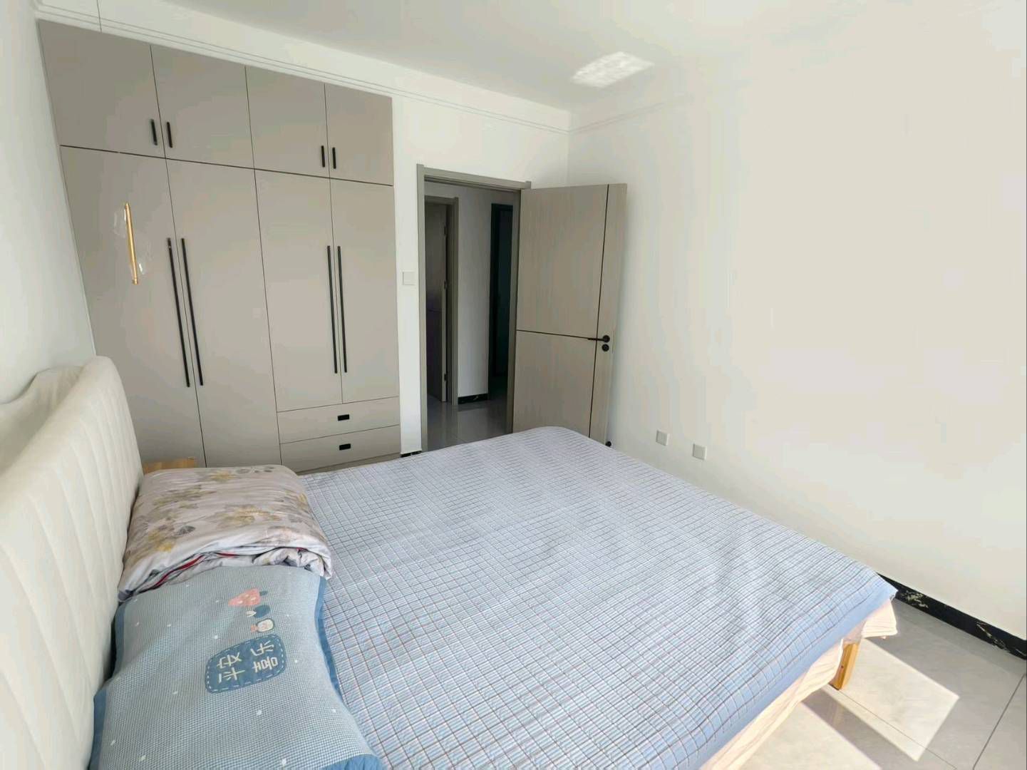 市中心   电梯新房  黄金楼层   南北通透  精装短住   拎包入住   生活便利  学区房 二手房