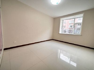 凤城家园 三室 一楼 大产权 急售53.7