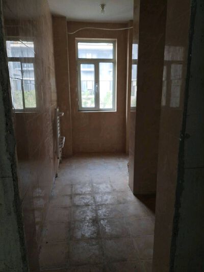 润泰苑 复式房源   复式带院，签一手合同，需全款，车储齐全。