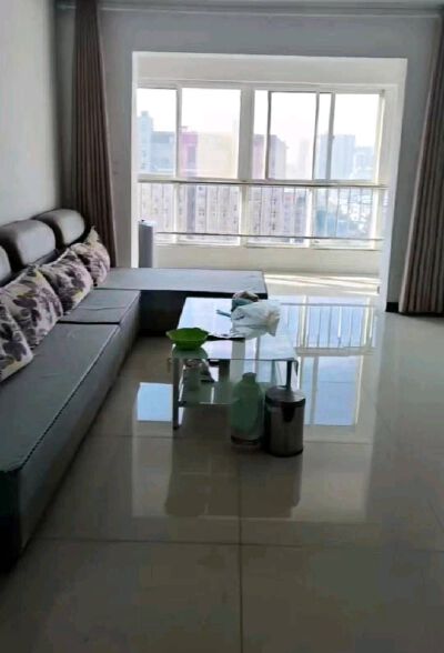 珍珠花园精装电梯房143平1550，家具齐全，能洗澡做饭！