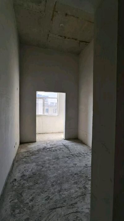 市中心 下楼既是 凤城小学  全天无遮挡 随时看房 