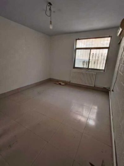 吴伯萧书包房 临近汽车站 市中心 双证双气 一楼带大院子  南北通透 精装修 随时看房 