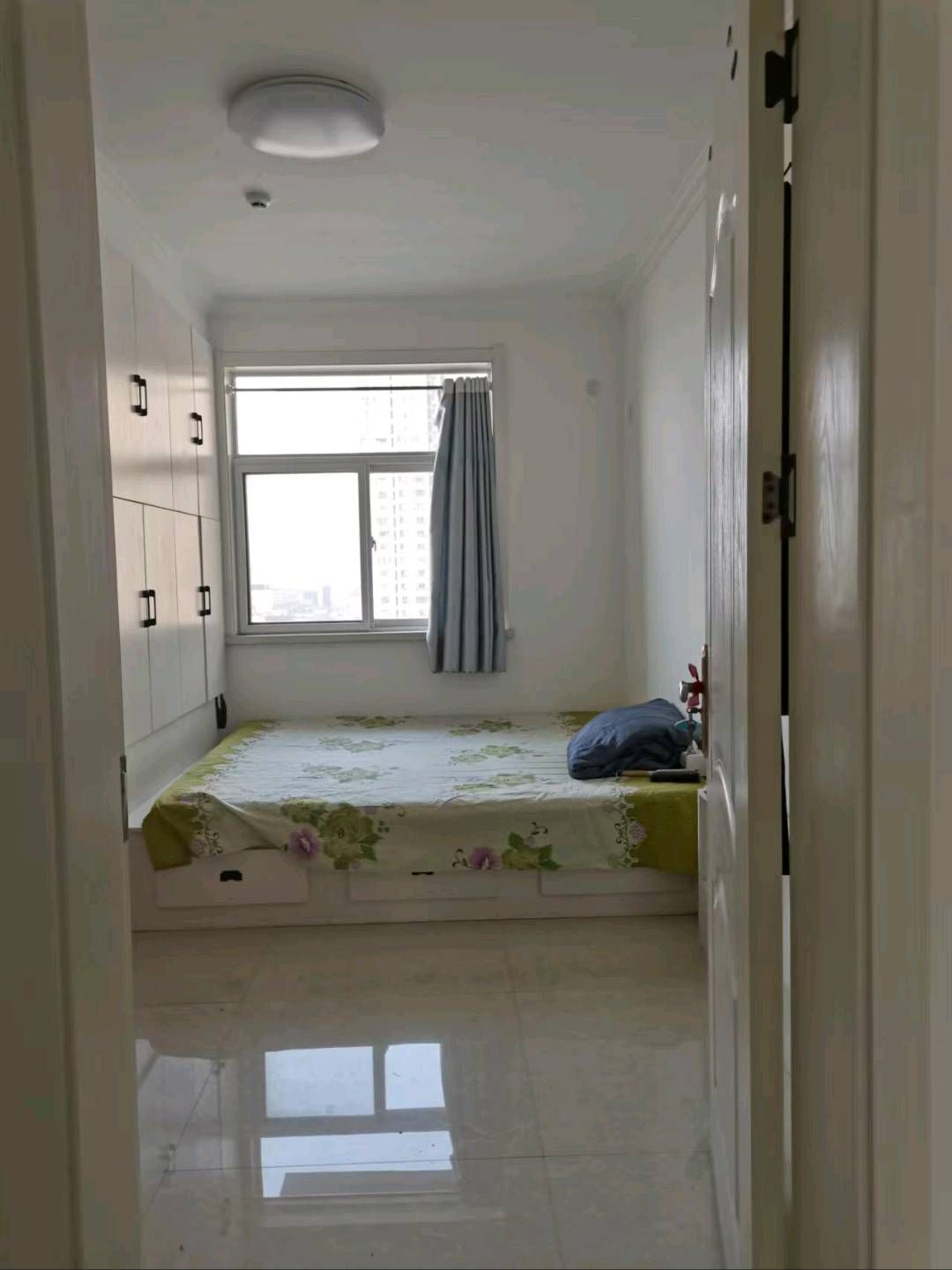 紧邻二实小，珍珠花园电梯房140平1500，家具齐全有空调冰箱电视，能洗澡做饭！ 租房