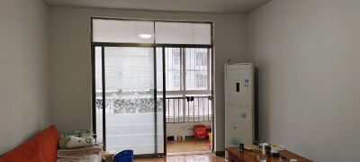 紧邻莱芜一中 黄金一楼 无遮挡 精装修  带南向大车库，车库已装修成一室一厅一厨一卫，一年可租5000左右，房子南北通透户型  随时看房 