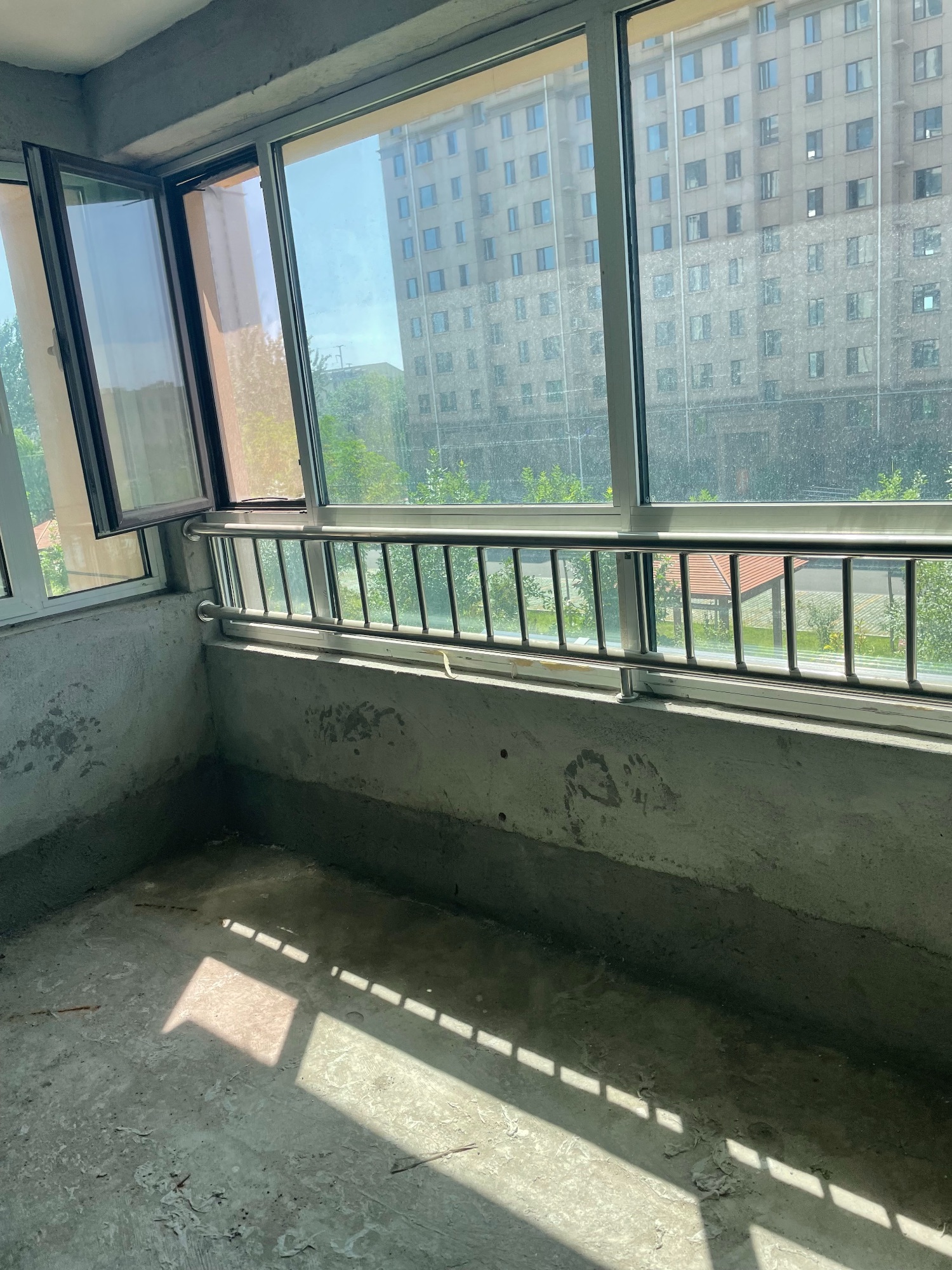 11层 洋房 南北通透 三叶草户型 大产权 过户费低 随时看房 急售 可议价 二手房