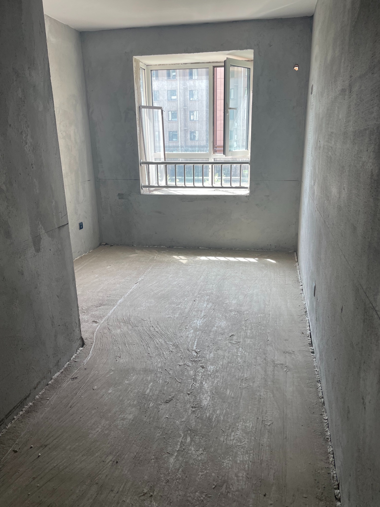 11层 洋房 南北通透 三叶草户型 大产权 过户费低 随时看房 急售 可议价 二手房