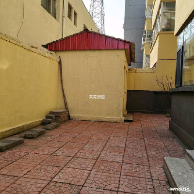 陈毅学区，劳保宿舍，双证双气，精装带院子，120平66万，价可议，急售，急售  3室2厅1卫 