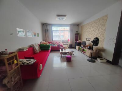 1000元一楼御花园三室两卫精装拎包住