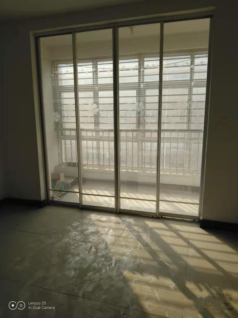 市中心 现浇房 三楼 大产权  无遮挡 送储藏室 免费停车 过户费低 二手房