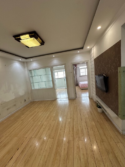 德隆盛业小区 莱城-莱城城区-山东省济南市莱芜区凤城街道胜利南路103号，17层小高，，精装修， 一站式教育，学习氛围浓，核心地段，年轻人首选，大社区，出行方便，学区房，居住投资两不误，价格优惠
