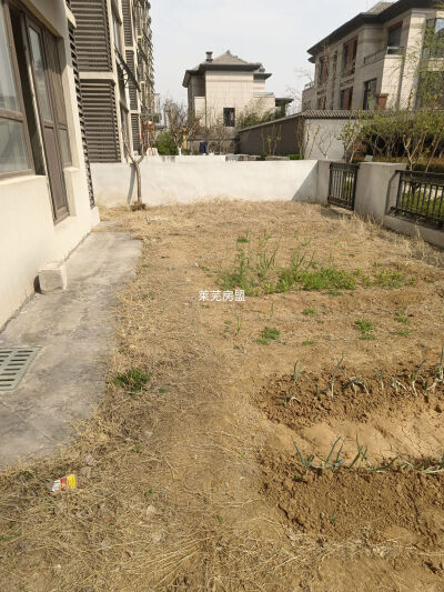 安泰华府一楼带院子138平带车位储藏室150万