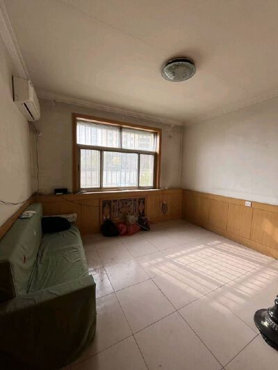 环卫处宿舍2楼82平35万，双证双气可贷款送储藏室！
