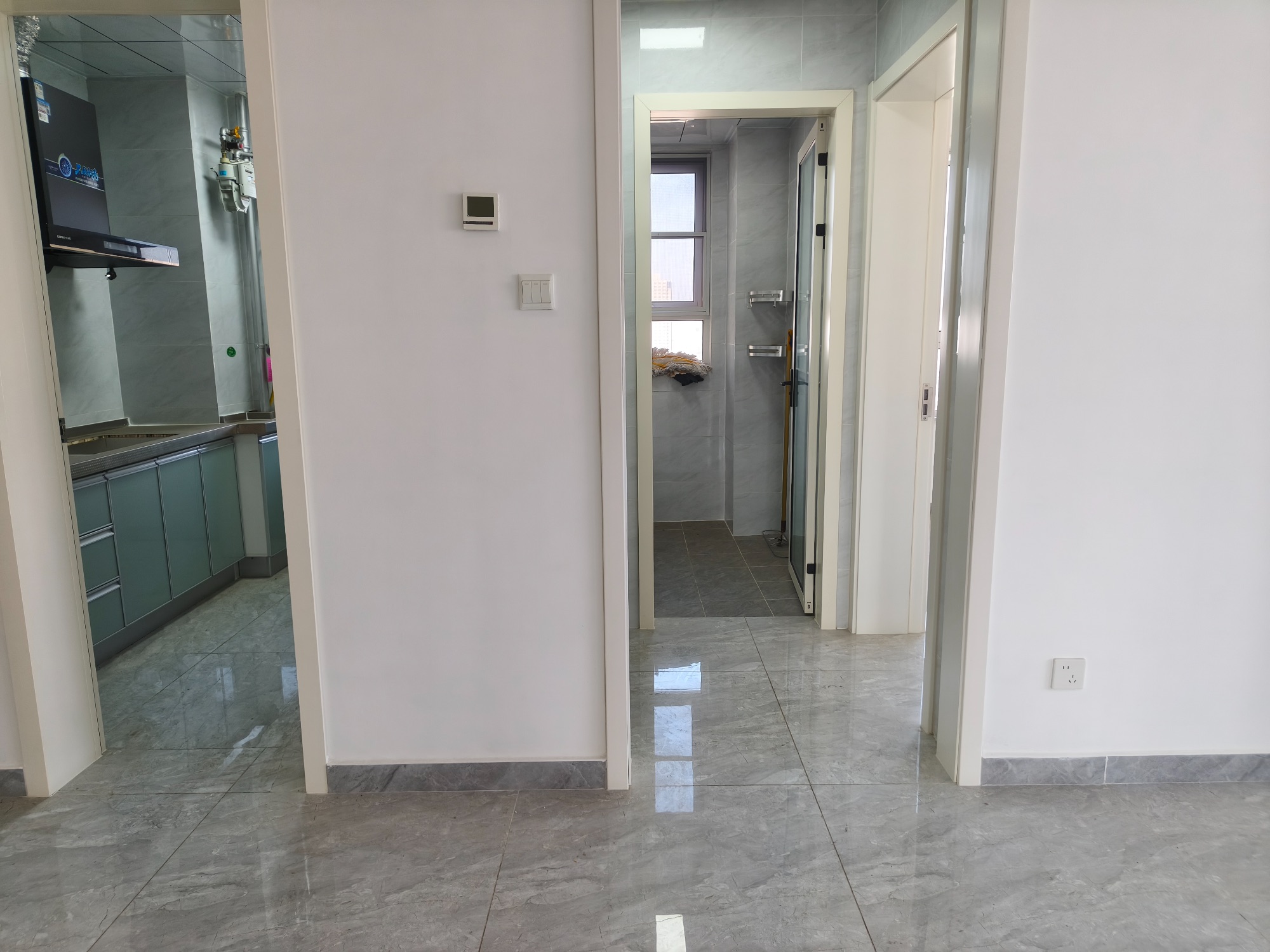 出门既是凤城学校 双证双气 黄金楼层  南北通透 无遮挡  精装未住  随时看房  二手房