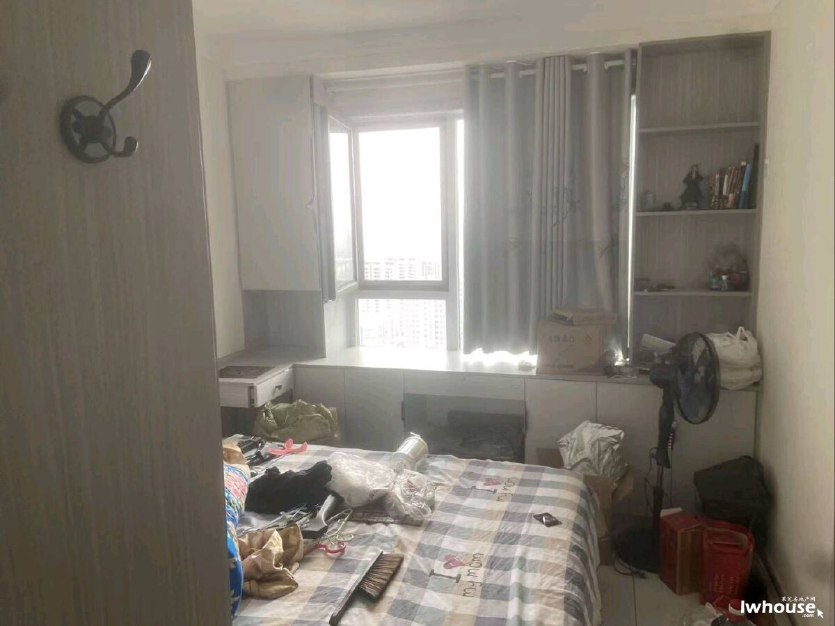 下楼既汶源书包 南北通透 精装修69万 拎包入住 全天无遮挡 随时看房 二手房
