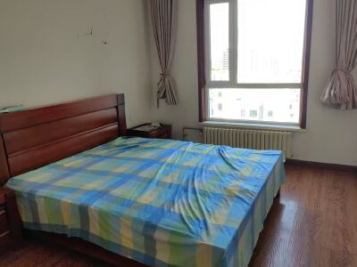 紧邻凤城高中，安泰首府，精装修，家具家电齐全，拎包入住