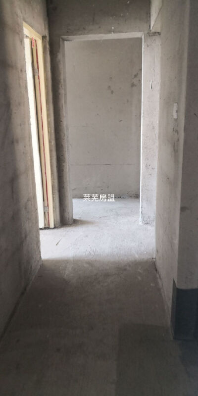 中梁鲁中首府111平不沿铁路65万