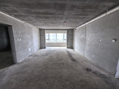 77万御景花园171平，4室2厅2卫，带车位储藏室