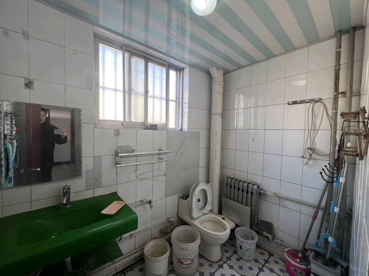 东凤小区，3室2厅，103㎡，双证双气，带车库，48万 二手房