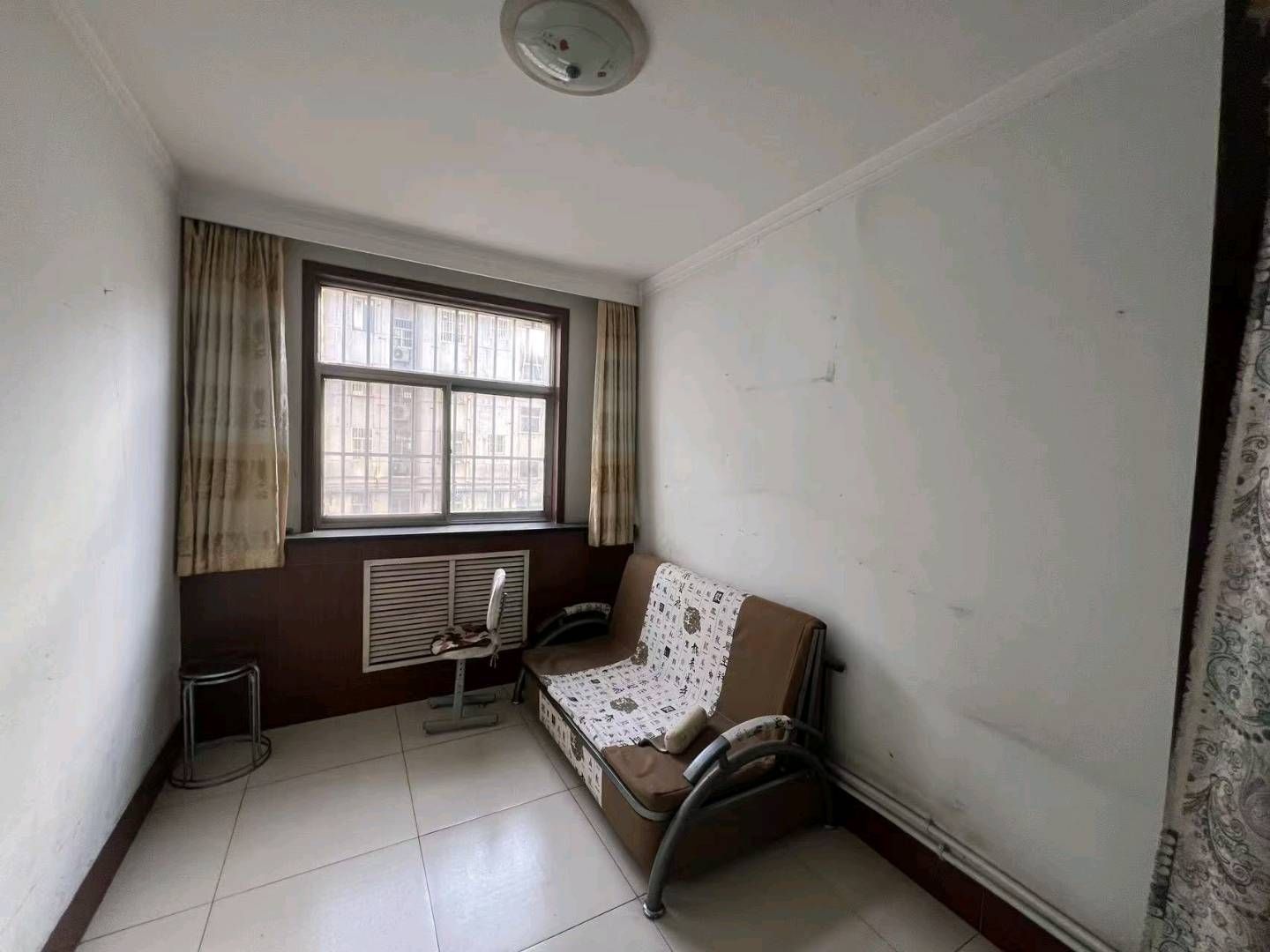 东凤小区，3室2厅，103㎡，双证双气，带车库，48万 二手房
