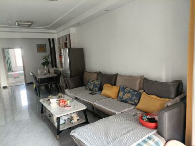 中洋和天下，3室2厅1卫，114㎡，精装，售价61.8万