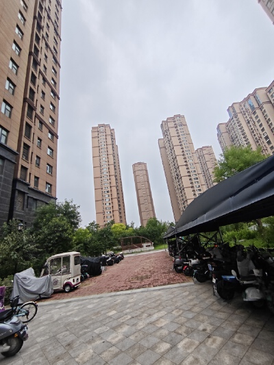 紧邻陈毅二实小，金地凯旋城，双证双气，精装带储带车位145平139万，价可议，急售，急售