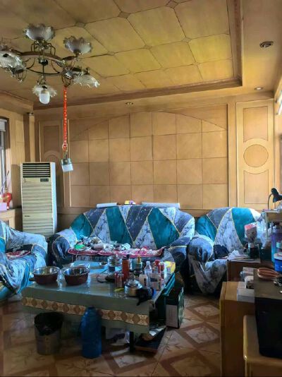 凤城高中对面梁坡派出所双气送储藏室