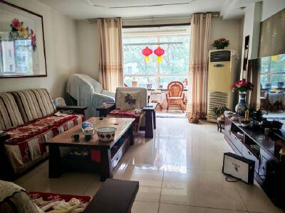 滨河花苑2楼138平72万，精装修，双证双气可贷款送储藏室，紧邻新一中！