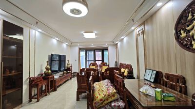 中梁鲁中首府，1楼带70平院子，上下复式，精装满二180万