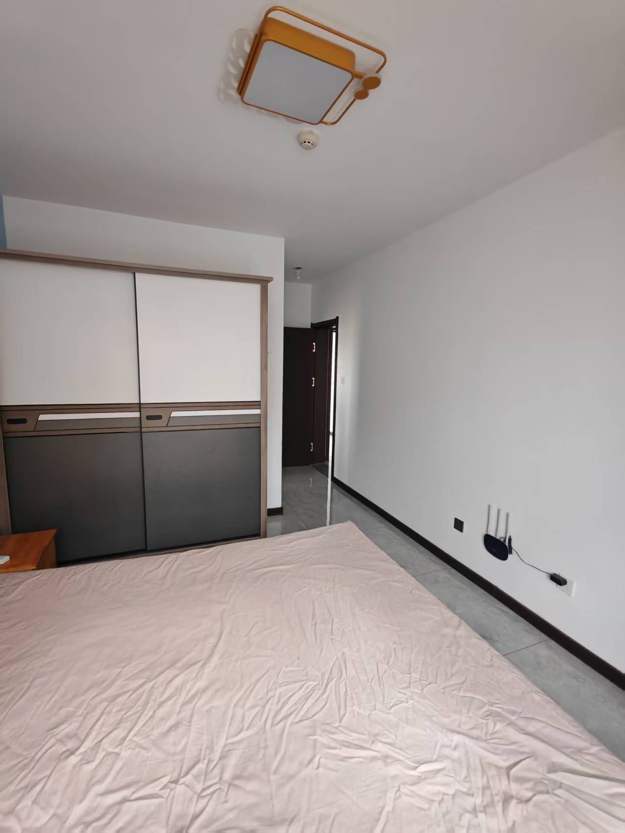 凤城小学学区房 双证双气 黄金楼层 南北通透 精装修 无遮挡  随时看房  二手房