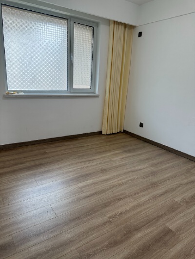 城发凤凰城 滨河学区-莱城城区-凤凰路，10层电梯洋房，大产权，首付低，精装修， 一站式教育，学习氛围浓，核心地段，年轻人首选，大社区，出行方便，学区房，居住投资两不误，价格优惠， 备注 精装短住，证满两年，带车位