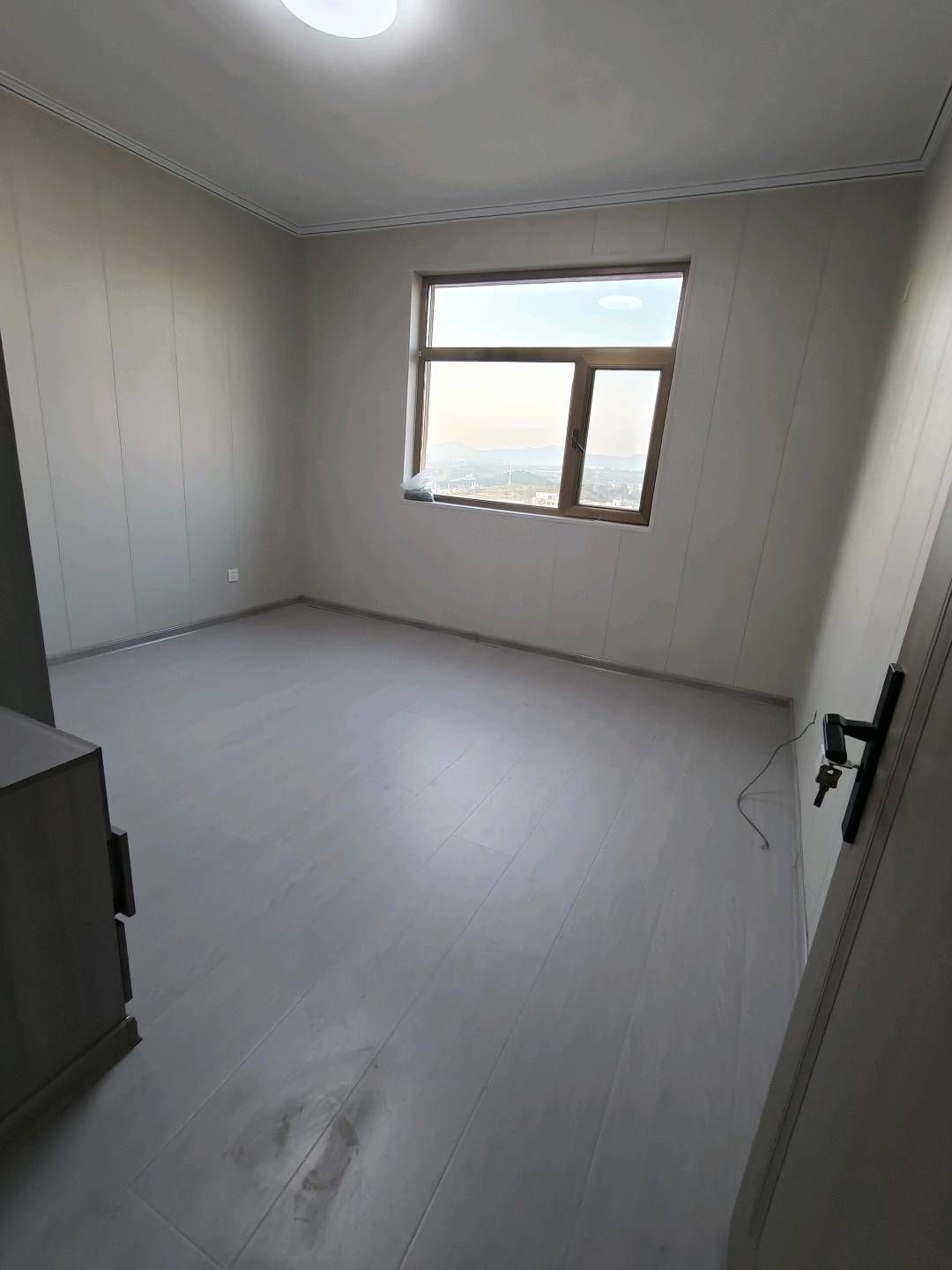 望族公馆 莱城-莱城城区-香山路66号，大产权，首付低，精装修，短住，一站式教育，学习氛围浓，核心地段，年轻人首选，大社区，出行方便，学区房，居住投资两不误，价格优惠， 备注 双证双气带车位储藏室 二手房