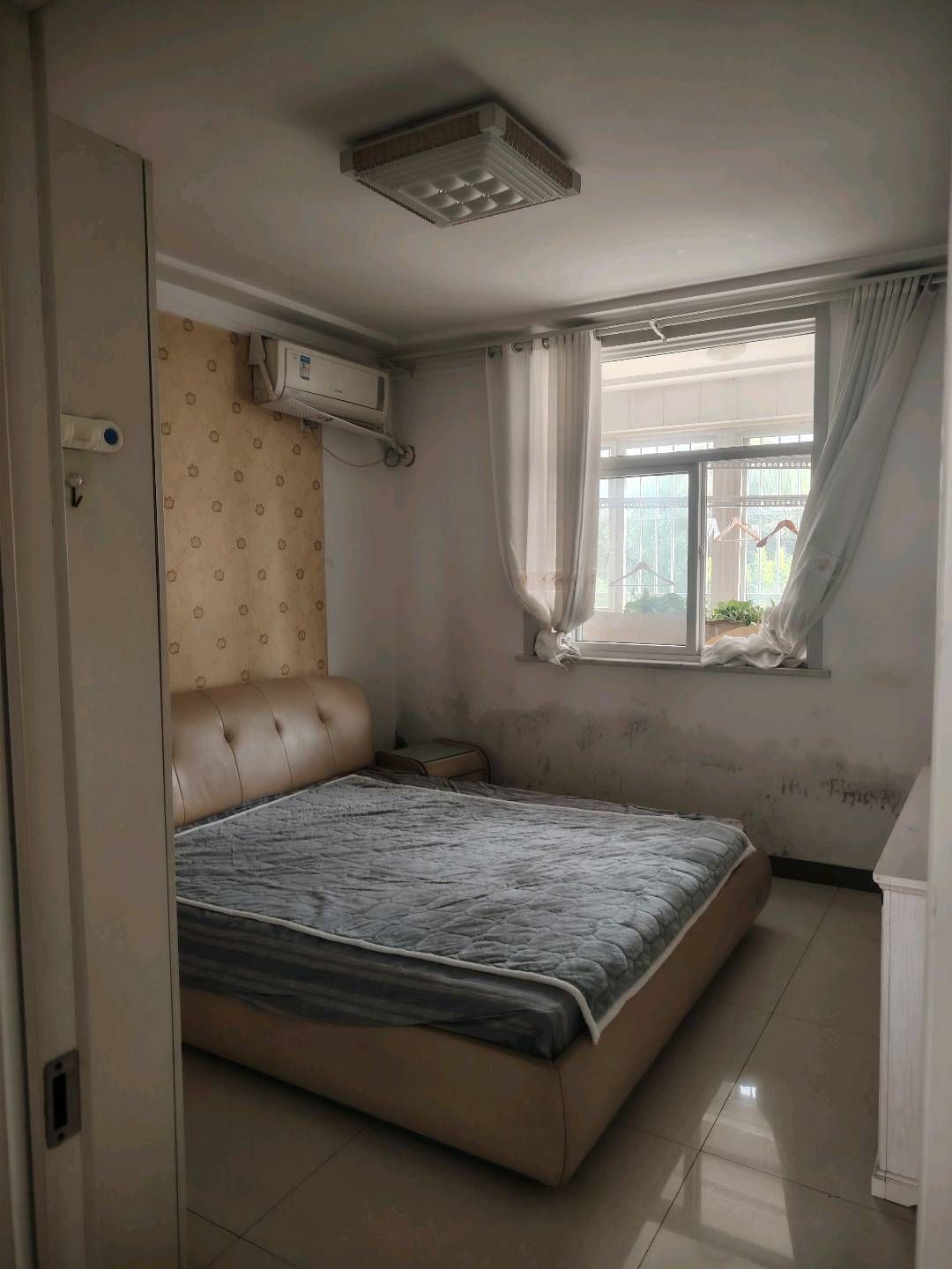 仁和花园3楼110平月租850，精装，家具家电齐全，拎包入住 租房