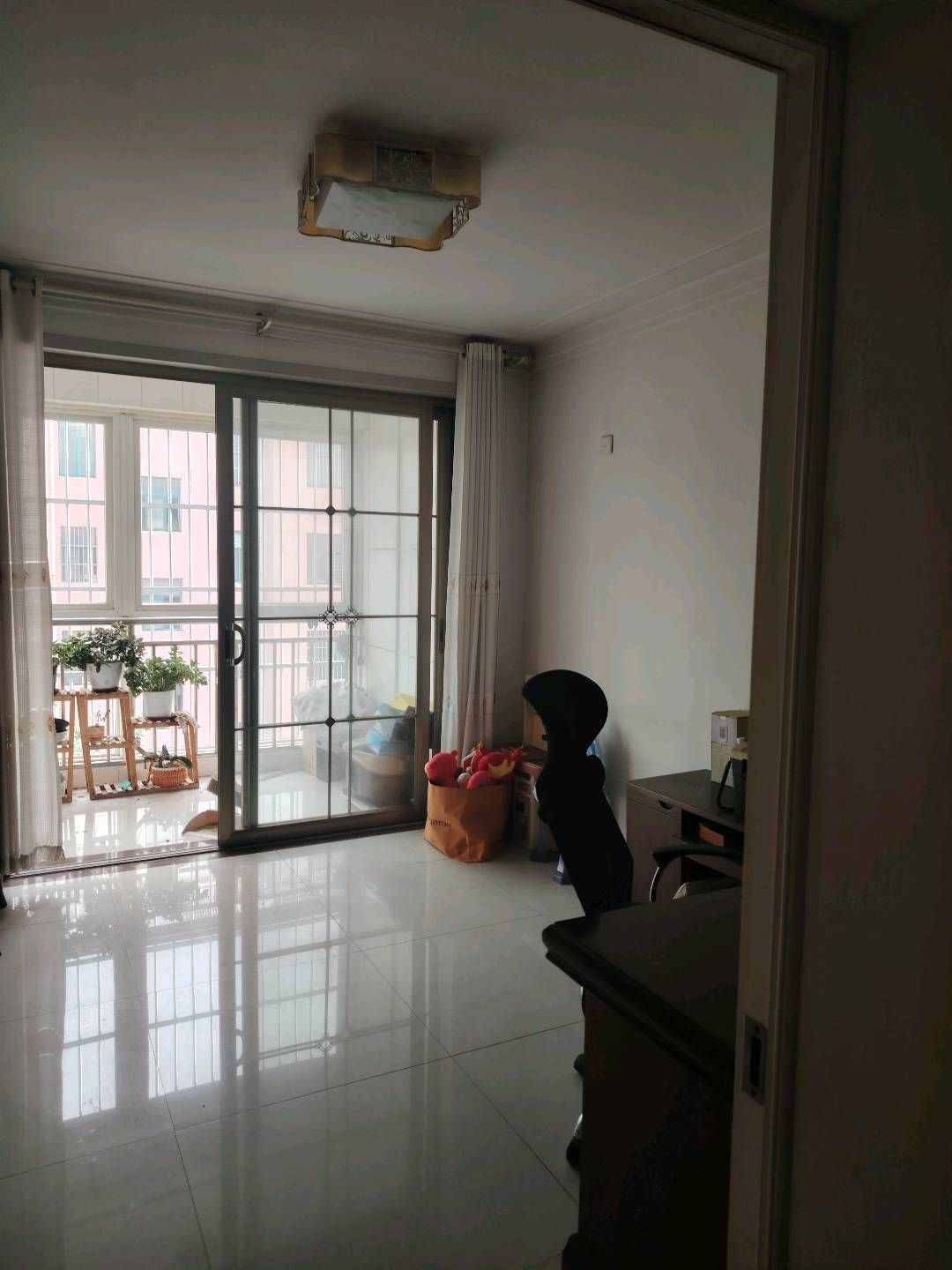 仁和花园3楼110平月租850，精装，家具家电齐全，拎包入住 租房