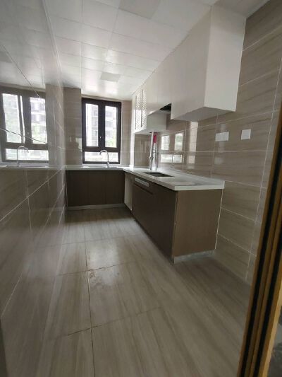 碧桂园天玺 143平89.9万带车位 证在手 4室