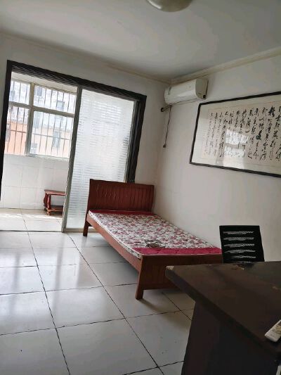 御花园，精装修，家具家电齐全，拎包入住