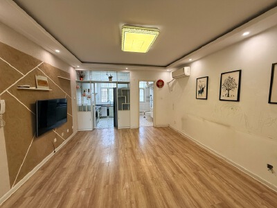 三三公寓 29.8万 3425元/平 87㎡ 建筑面积 2室1厅1卫1阳带储藏室