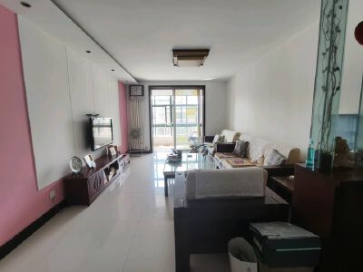 三三公寓 一实小学区-莱城城区-汶河大道505号，大产权，首付低，精装修，一站式教育，学习氛围浓，核心地段，年轻人首选，大社区，出行方便，学区房，居住投资两不误，价格优惠