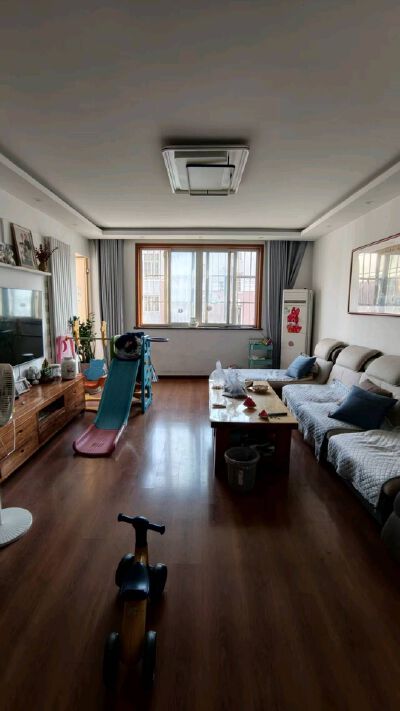 押一付一  上海明珠花园4楼140平1300，家具齐全，空调4台，冰箱洗衣机，能洗澡做饭！