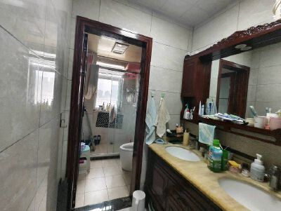 盛世豪廷 152平 四居室 精装修 南北通透 145万 带储藏室      