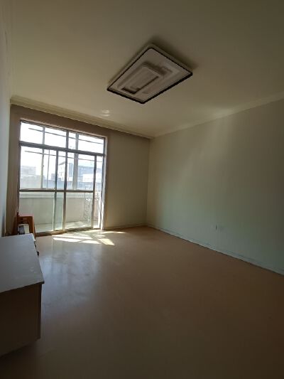 凤城大街官寺商场北门益寿堂院内精装3楼55平十几万大产权可按揭