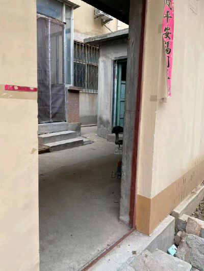 吕花园南区★1楼带院★双证双气★三室可贷款★随时看★