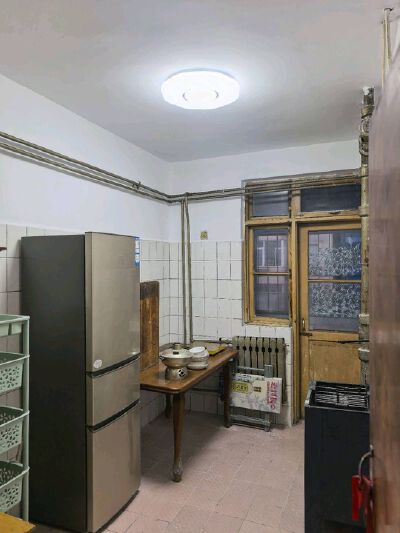 水滨花园简装三室一厅87平833/月拎包入住