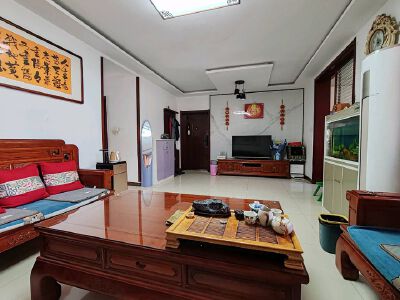 望海华城 地上院子 三室朝阳 