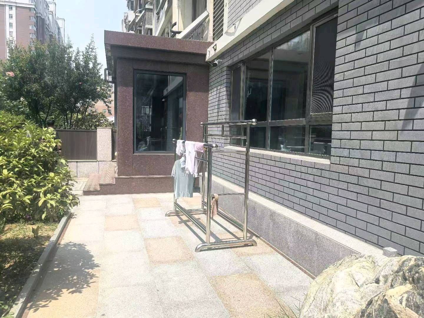 金地凯旋城181平三室，一楼带院子，洋房精装修240万 二手房
