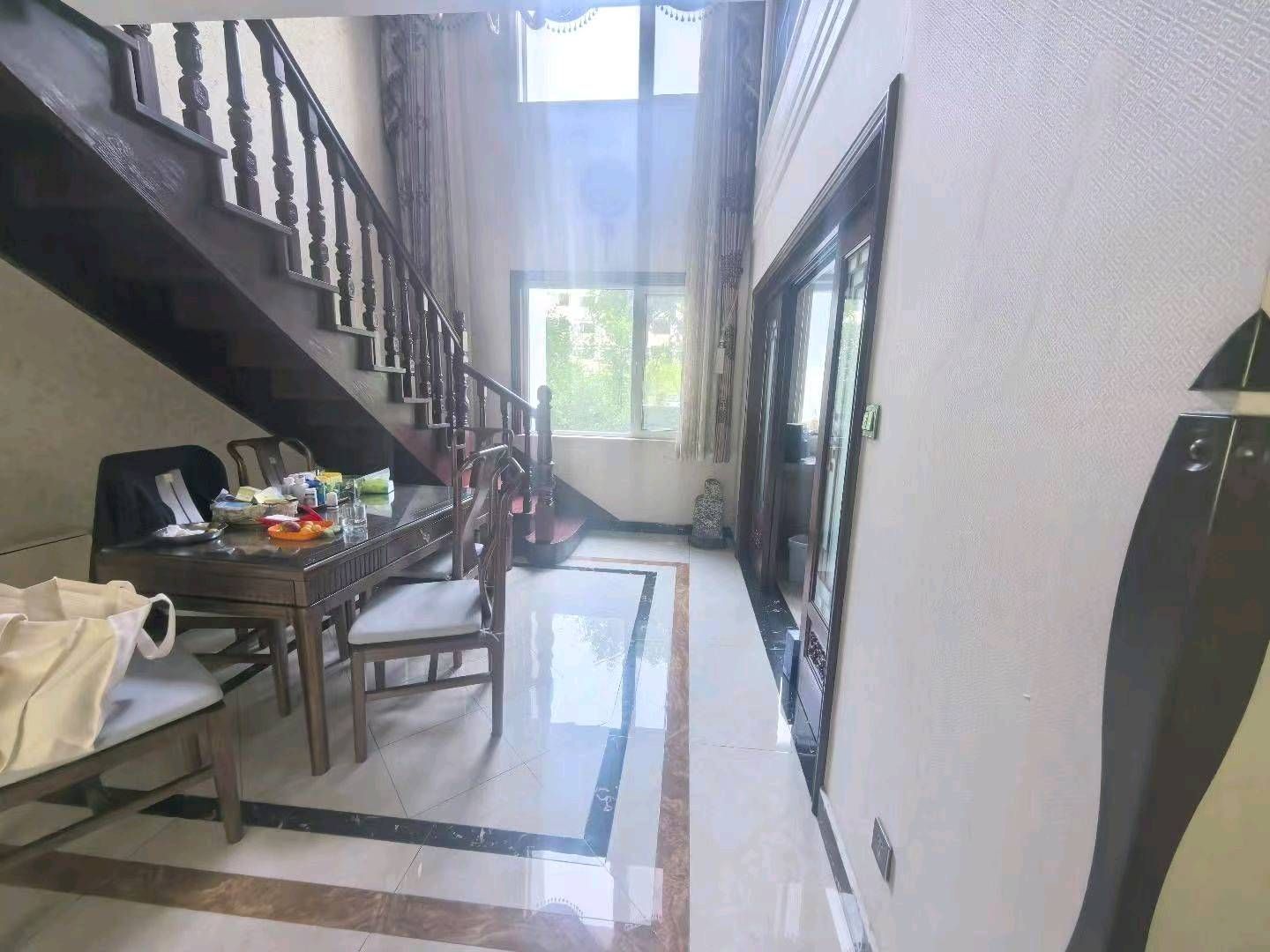 金地凯旋城181平三室，一楼带院子，洋房精装修240万 二手房