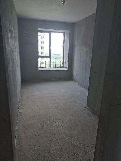 香山名郡大产权，首付低，毛坯房，一站式教育，学习氛围浓，核心地段，年轻人首选，大社区，出行方便，学区房，居住投资两不误，价格优惠