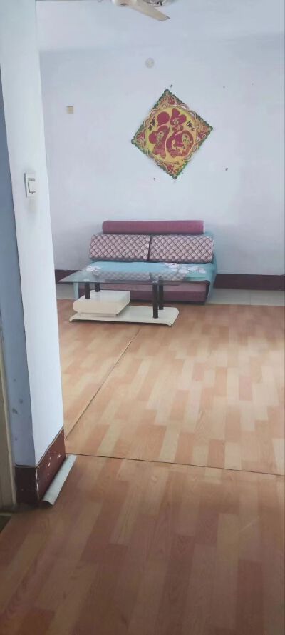 大故事凤凰小区，3室1厅1卫，90㎡，简装，租金600元/月
