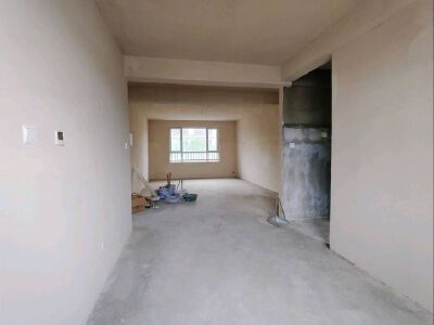 尚品苑3室2厅137平双证双气78万急售可贷款