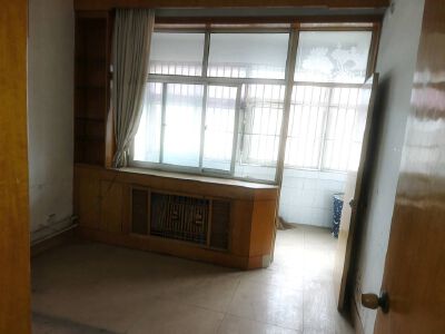 市中心  黄金楼层   双气齐全  精装短住   拎包入住  生活便利